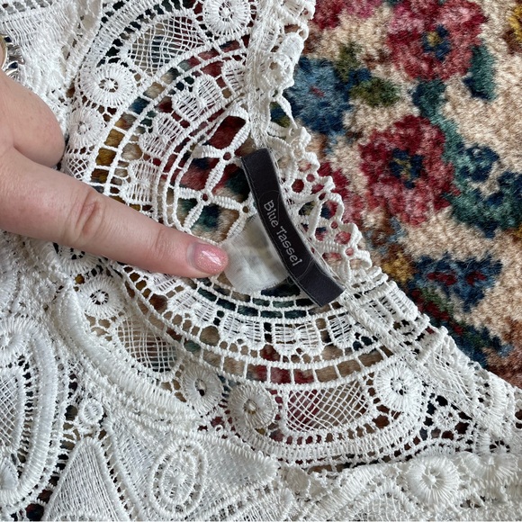 Anthropologie Blue Tassel lace top, white, size medium - Picture 5 of 5